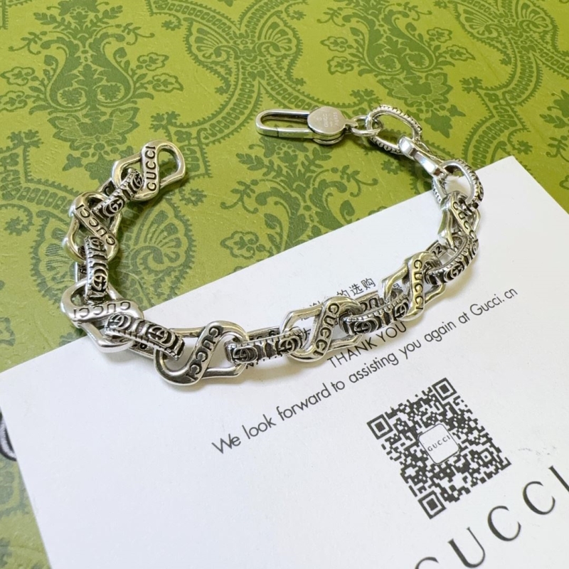 G*u*i bracelets